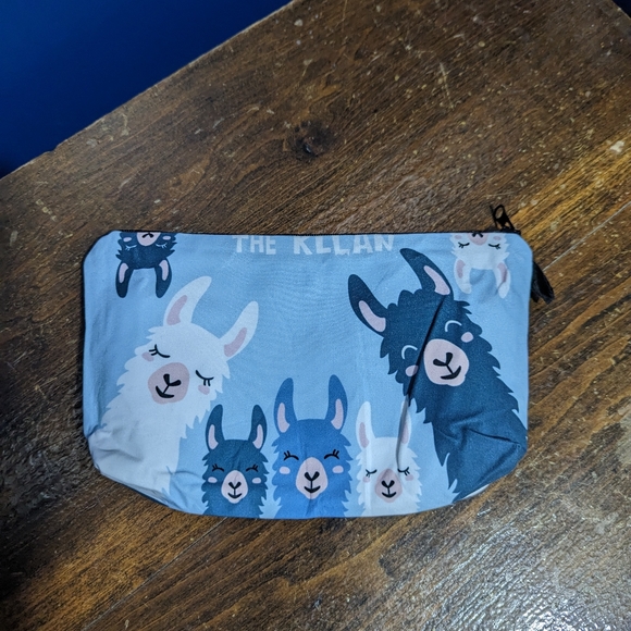 Cosmetic bag llama design - Picture 5 of 6